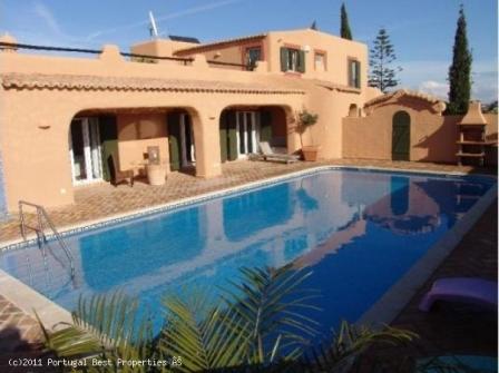 Moradia V4 com piscina aquecida em Sesmarias, Lagoa, Algarve