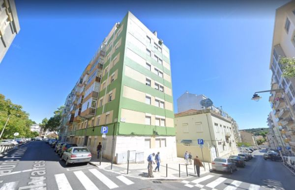 Arrendamento de Apartamento T2 na rua Duarte Galvão, 46