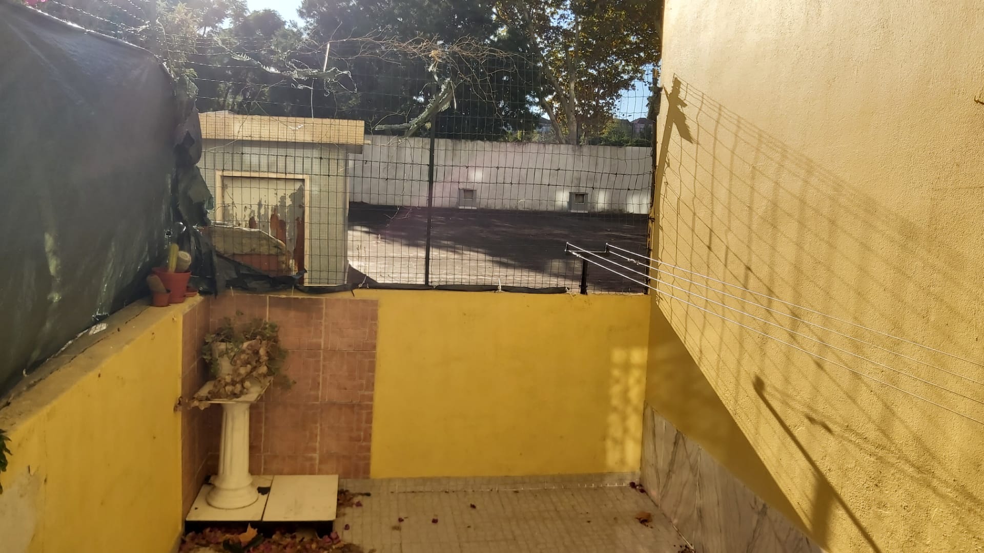 Em Benfica, Lisboa, apartamento T3 restaurado, terraço